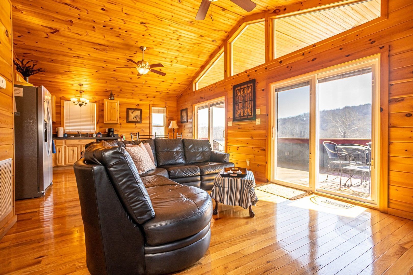 Two, Side-By-Side 1BR Riverfront Cabins! Sleeps 4