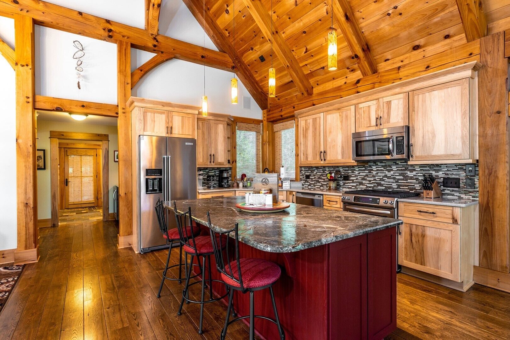 Private, Luxurious, Lakefront Home 4BS12