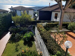 Property grounds - Holiday House in Sicily (Aci Castello)