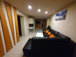 Televisión y chimenea 