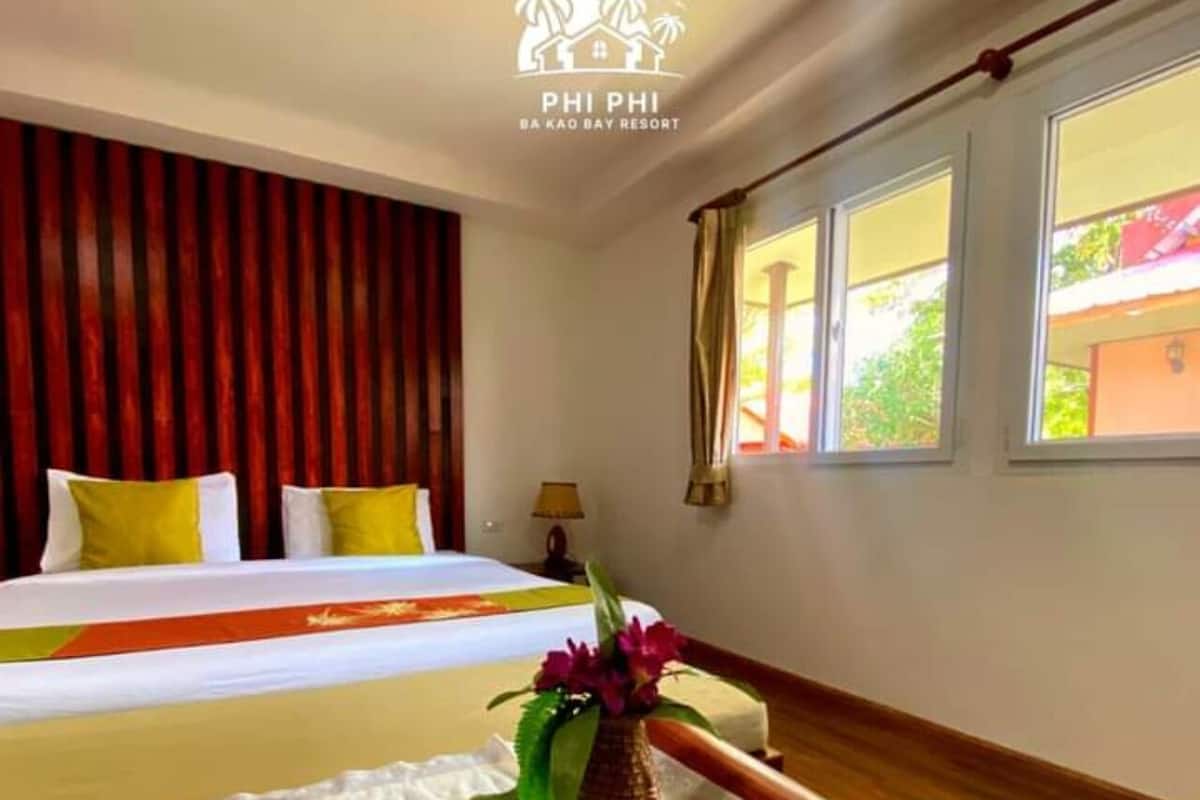 In-room safe, free WiFi, bed sheets
