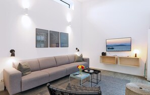 House | Living room | Smart TV - Nice Home in Lembruch/dümmer See With Sauna, Wifi and Indoor Swimming Pool (Lembruch)