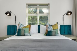 Deluxe Apartment | 2 bedrooms, laptop workspace, iron/ironing board, free WiFi - De Waterkant Piazza 301 (Cape Town)