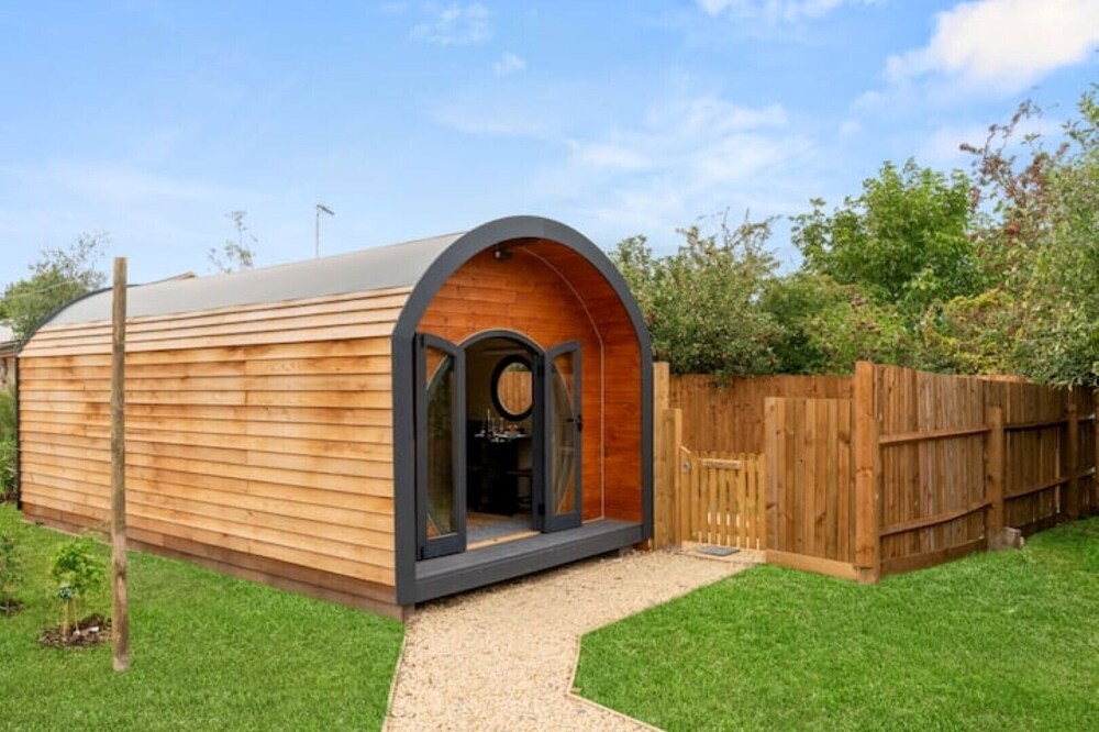 Delightful Cabin, Damson in the beautiful Cotswolds