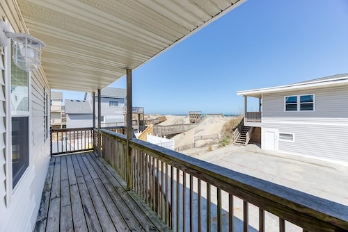 363 Dog Friendly Semi-Ocean-Front Rental Home Near Nags Head Pier!
