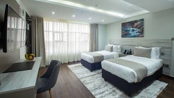 Kahden hengen deluxe-huone (kaksi sänkyä) | Tallelokero huoneessa, pimennysverhot, äänieristys, silitysrauta/-lauta