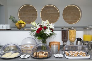 Desayuno buffet incluido todos los días