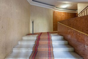 Interior - GuestHost - Modern central apartment a short distance from Piazza Santo Stefano located on the first floor with a furnished terrace of about 40 square meters. Able to accommodate 4 people, ideal for those who want to visit Bologna and its surroundings or (Bologna)