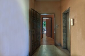 Interior - GuestHost - Modern central apartment a short distance from Piazza Santo Stefano located on the first floor with a furnished terrace of about 40 square meters. Able to accommodate 4 people, ideal for those who want to visit Bologna and its surroundings or (Bologna)