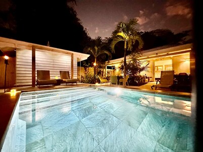 Exclusive Retreats Surfside 8 Bedroom Private Resort Villa - Breakfast included