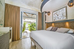 8 soverom, skrivebord, strykejern/-brett og reiseseng for barn