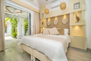 8 bedrooms, desk, iron/ironing board, travel crib