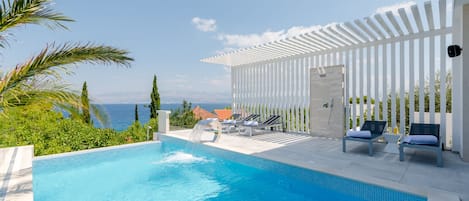 Outdoor pool, an infinity pool