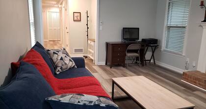 5 minutes to the theme park! Family-sized condo with game room & deck