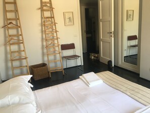 2 Schlafzimmer, Reisekinderbett, kostenloses WLAN, Bettwäsche