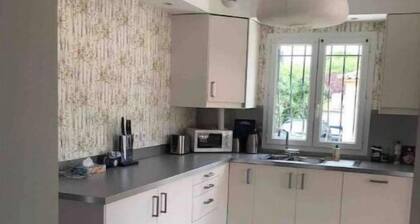 Villa Avec Piscine Chauffée en Bordure du Centre Ville