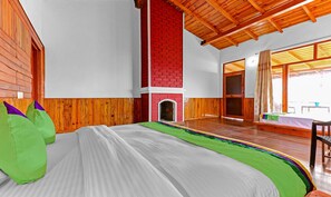 Desk - Treebo Om Villa With Mountain View (Dhari)