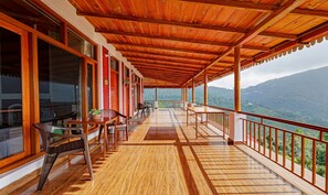 Balcony - Treebo Om Villa With Mountain View (Dhari)