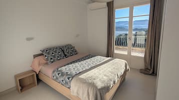 2 bedrooms, iron/ironing board, travel cot, free WiFi