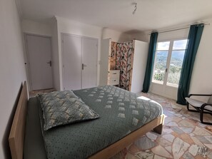 3 bedrooms, iron/ironing board, travel crib, free WiFi - Séjour en Pleine Nature, vue Imprenable, Jacuzzi (Contes)