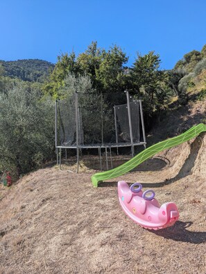 Children’s area - Séjour en Pleine Nature, vue Imprenable, Jacuzzi (Contes)