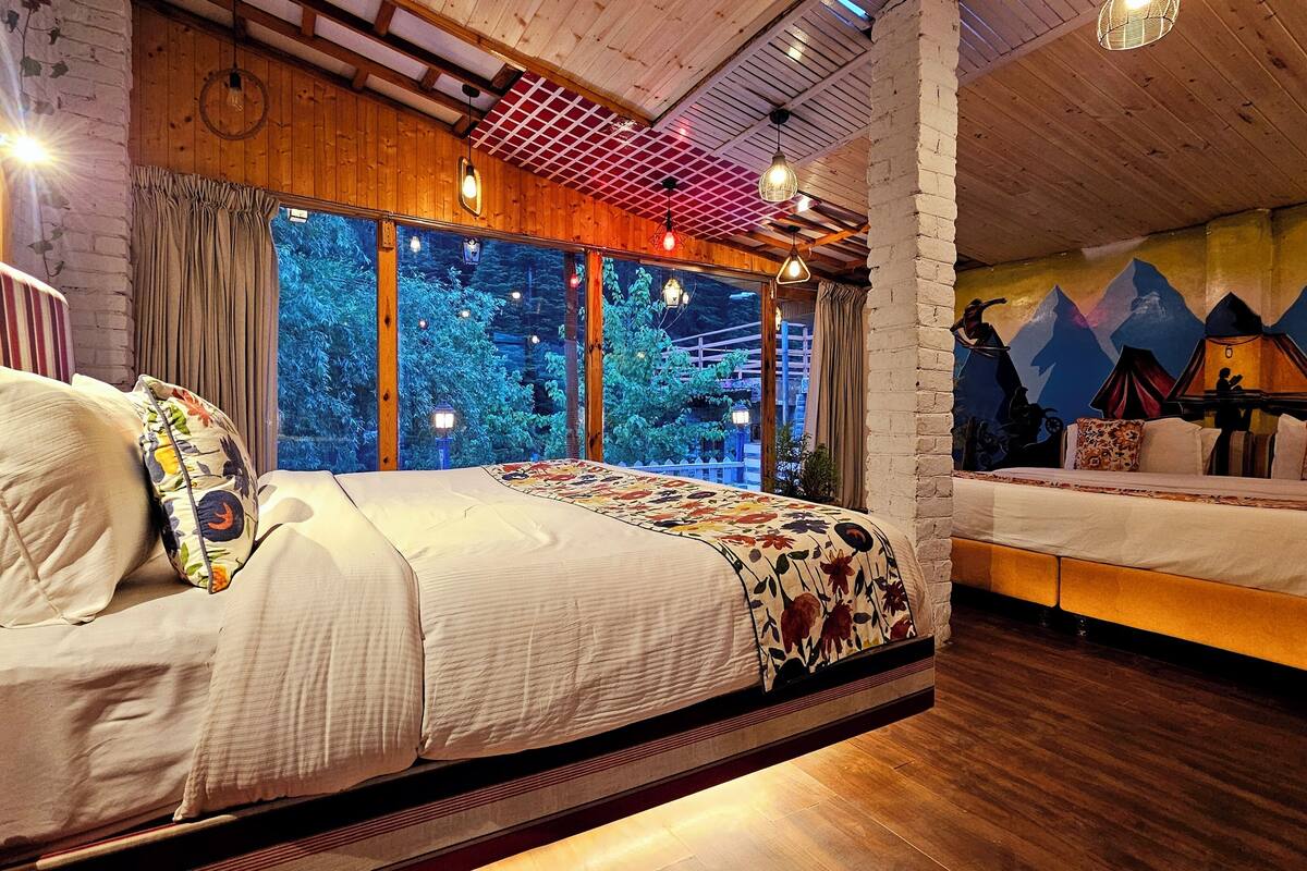 Royal Room | Egyptian cotton sheets, premium bedding, free WiFi, bed sheets