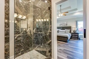 3 bedrooms, iron/ironing board, WiFi