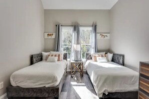 3 bedrooms, iron/ironing board, WiFi