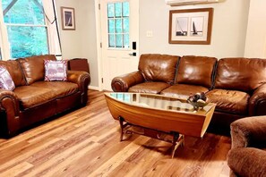 Interior - Spacious suite surrounded by nature with living room, fireplace, porch, fire pit (Blowing Rock)