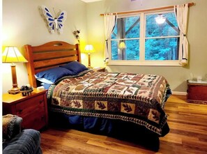 1 bedroom, free WiFi, bed sheets, wheelchair access - Spacious suite surrounded by nature with living room, fireplace, porch, fire pit (Blowing Rock)