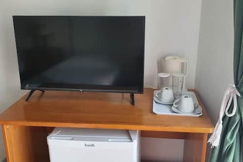 Basic Twin Room (Shared Bathroom)