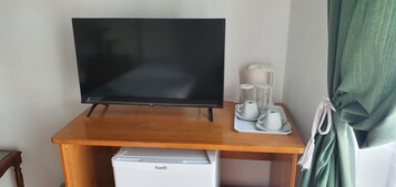 Minibar, escritorio, wifi gratis y ropa de cama 