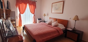 Suite | Minibar, escritorio, wifi gratis y ropa de cama 