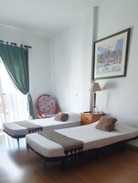 Minibar, escritorio, wifi gratis y ropa de cama 