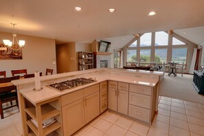 Interior - Beautiful Mid-Term Stay | Amazing Views | Large Deck (Ridgway)