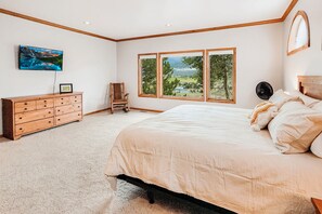 3 bedrooms, desk, iron/ironing board, WiFi - Beautiful Mid-Term Stay | Amazing Views | Large Deck (Ridgway)