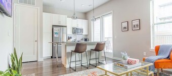 Pool + Gym + Parking 1BR King Suite A