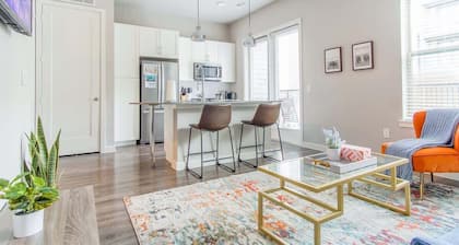 Boulevard Stays Pool Gym Parking 1BR King Suite A