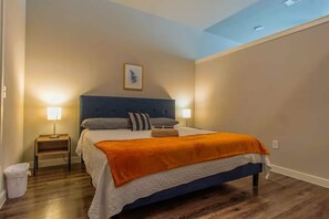 1 slaapkamer, een strijkplank/strijkijzer, wifi, beddengoed