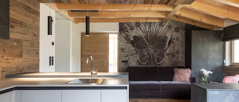 ثلاجة، ميكروويف، فرن، موقد طهي مسطح