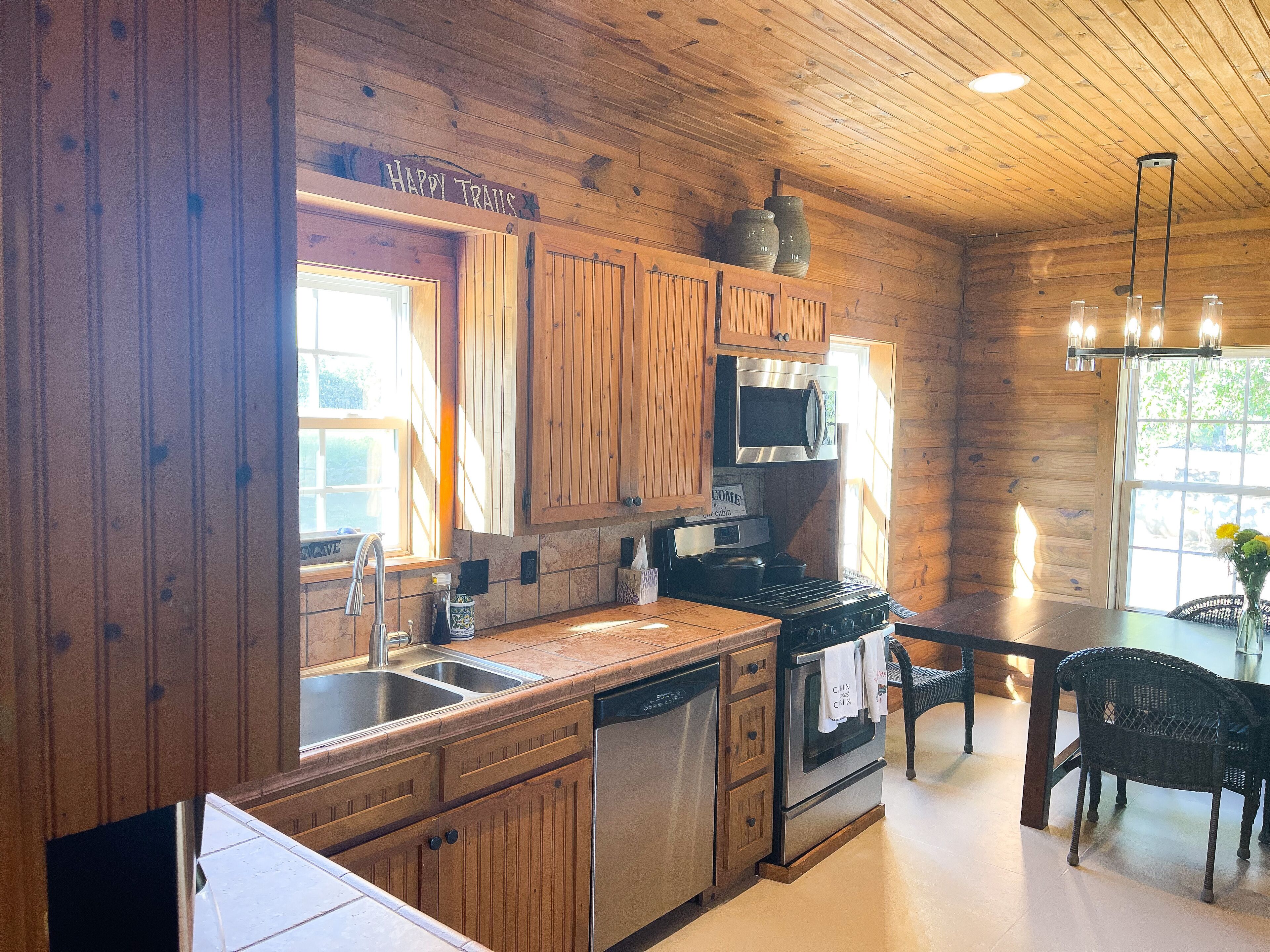 Beautiful Secluded Farmhouse Cabin