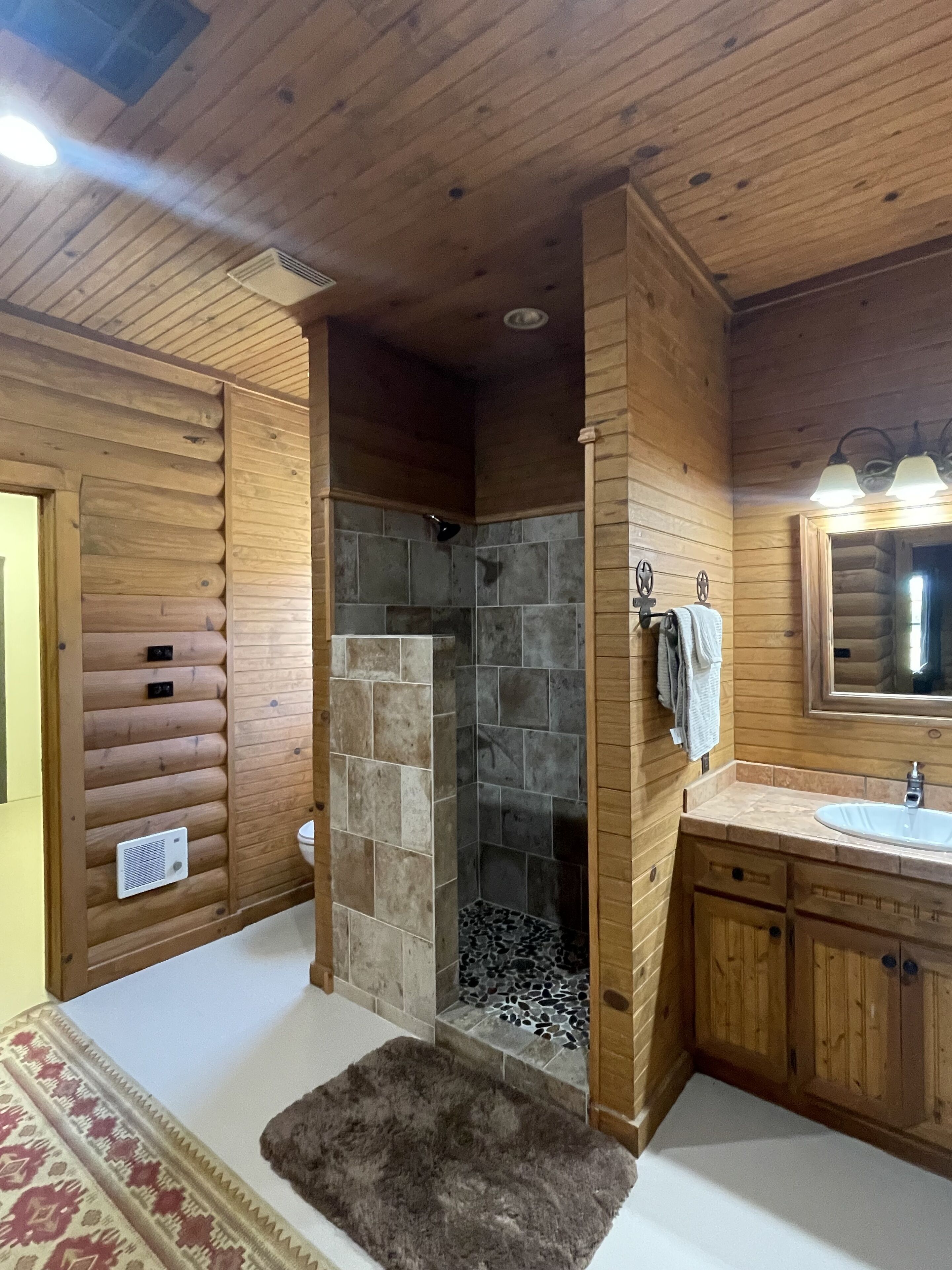 Beautiful Secluded Farmhouse Cabin