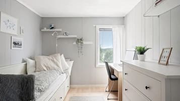 2 bedrooms, desk, iron/ironing board, travel crib