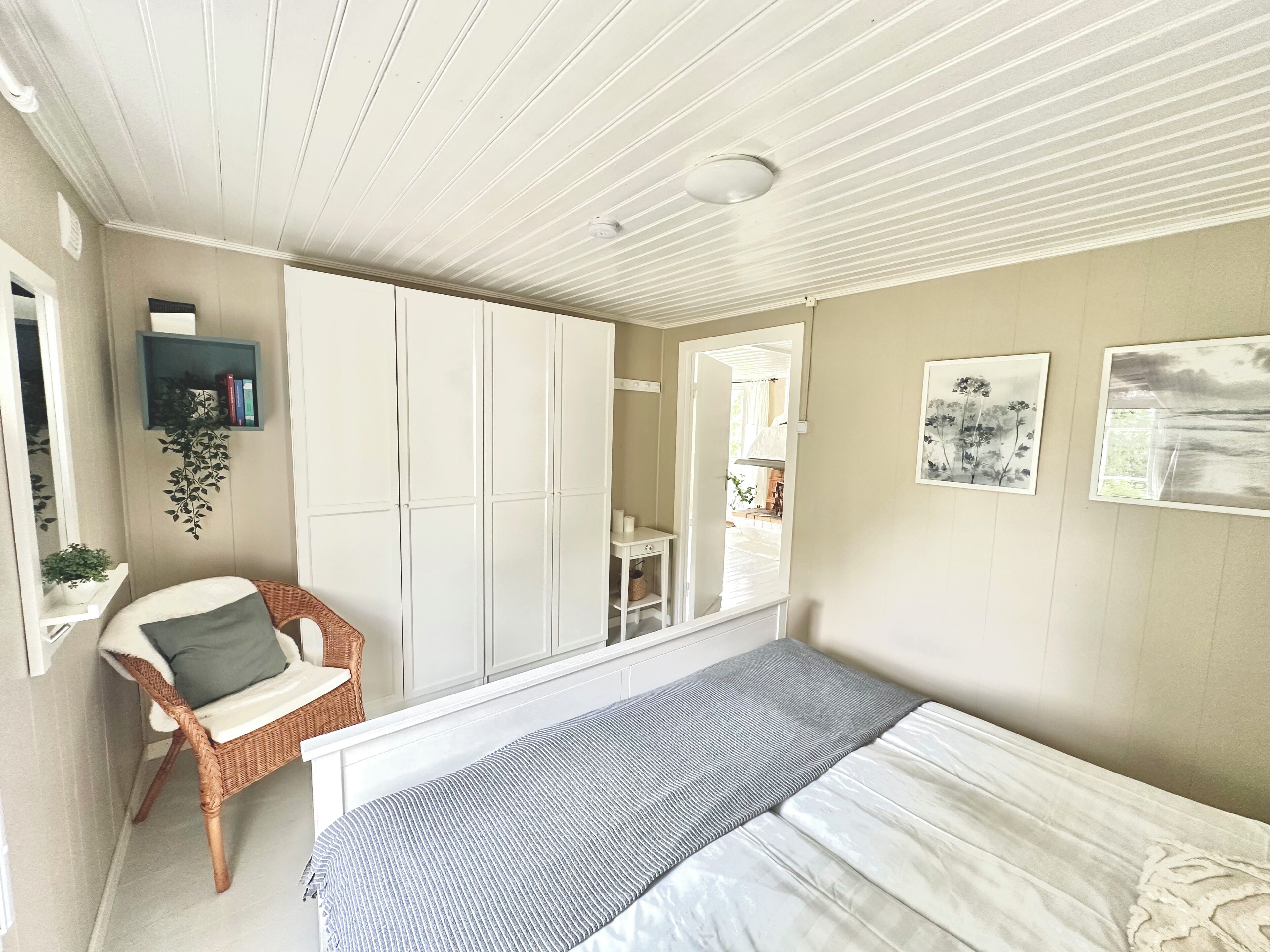 2 Schlafzimmer, Schreibtisch, Bügeleisen/Bügelbrett, Reisekinderbett