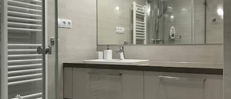 Shower, hair dryer, bathrobes, towels