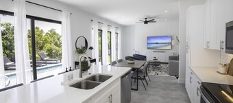 THE OASIS, Brand New Home, Screened in Heated Pool, Close to 5th Ave and Beach