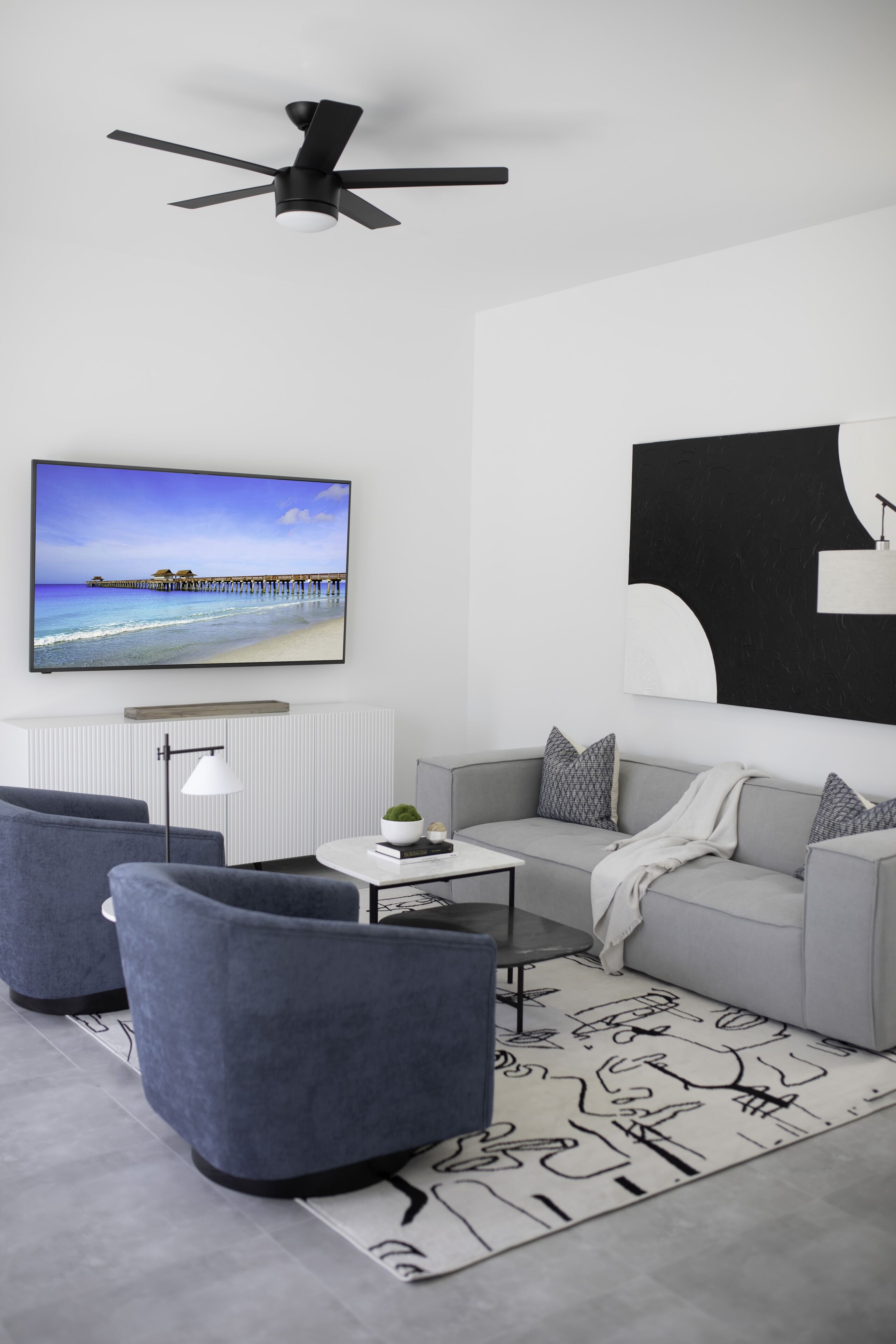 THE OASIS, Brand New Home, Heated Pool, Close to 5th Ave and Beach