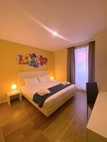 华丽双人房 | 埃及棉床单、高档床上用品、加厚床垫、客房内保险箱