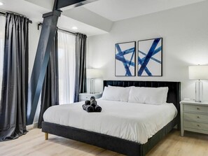 4 makuuhuonetta, työpöytä, silitysrauta/-lauta, Wi-Fi