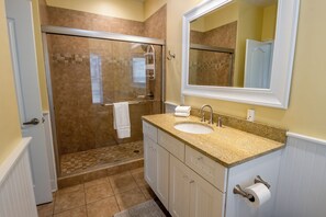 Combined shower/tub, hair dryer, towels, toilet paper - Grand Beach House Combo in Resort w/Pool, Sleeps 22 (Michigan City)